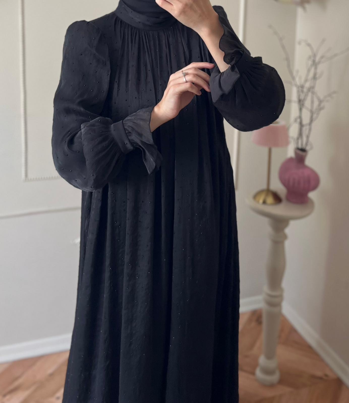 Siyah Taş Detaylı Elbise