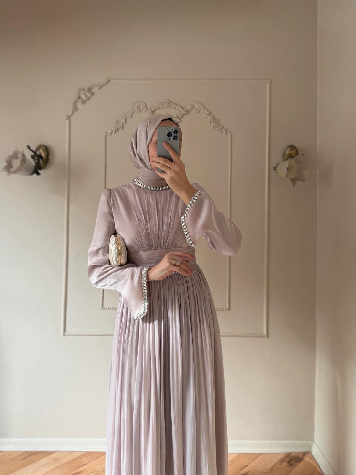 TAŞ DETAYLI ELBİSE 