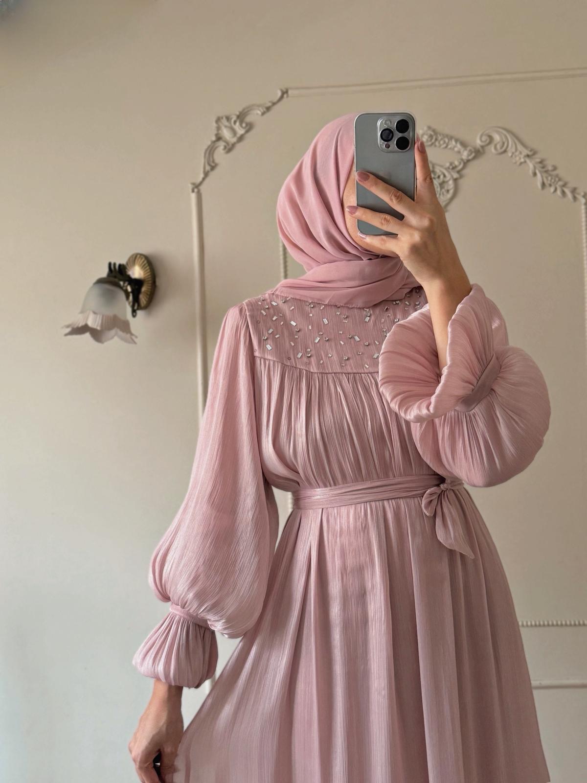 Pembe Ve Mavi Taş Detaylı Elbise 