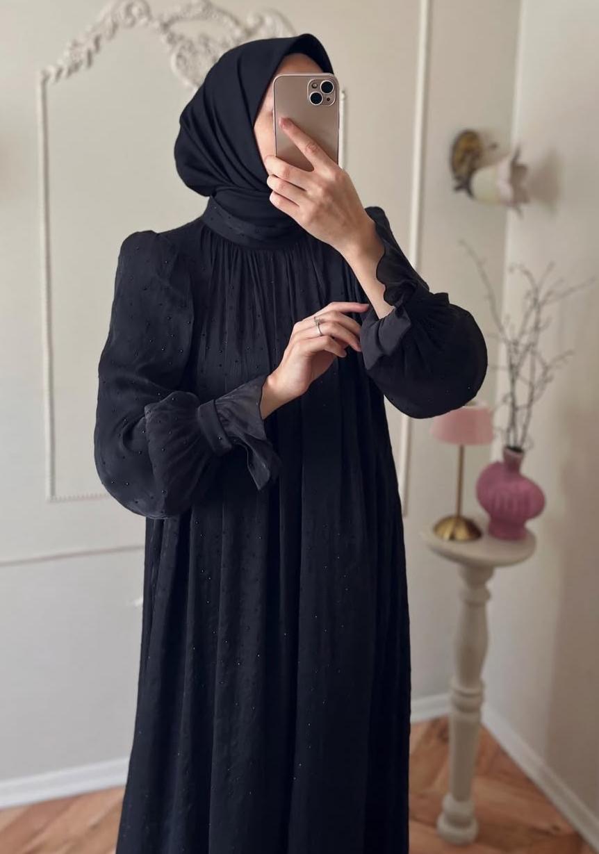 Siyah Taş Detaylı Elbise